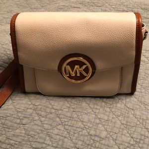 Michael Kors shoulder bag in perfect condition. No scratches, tears, or stains!